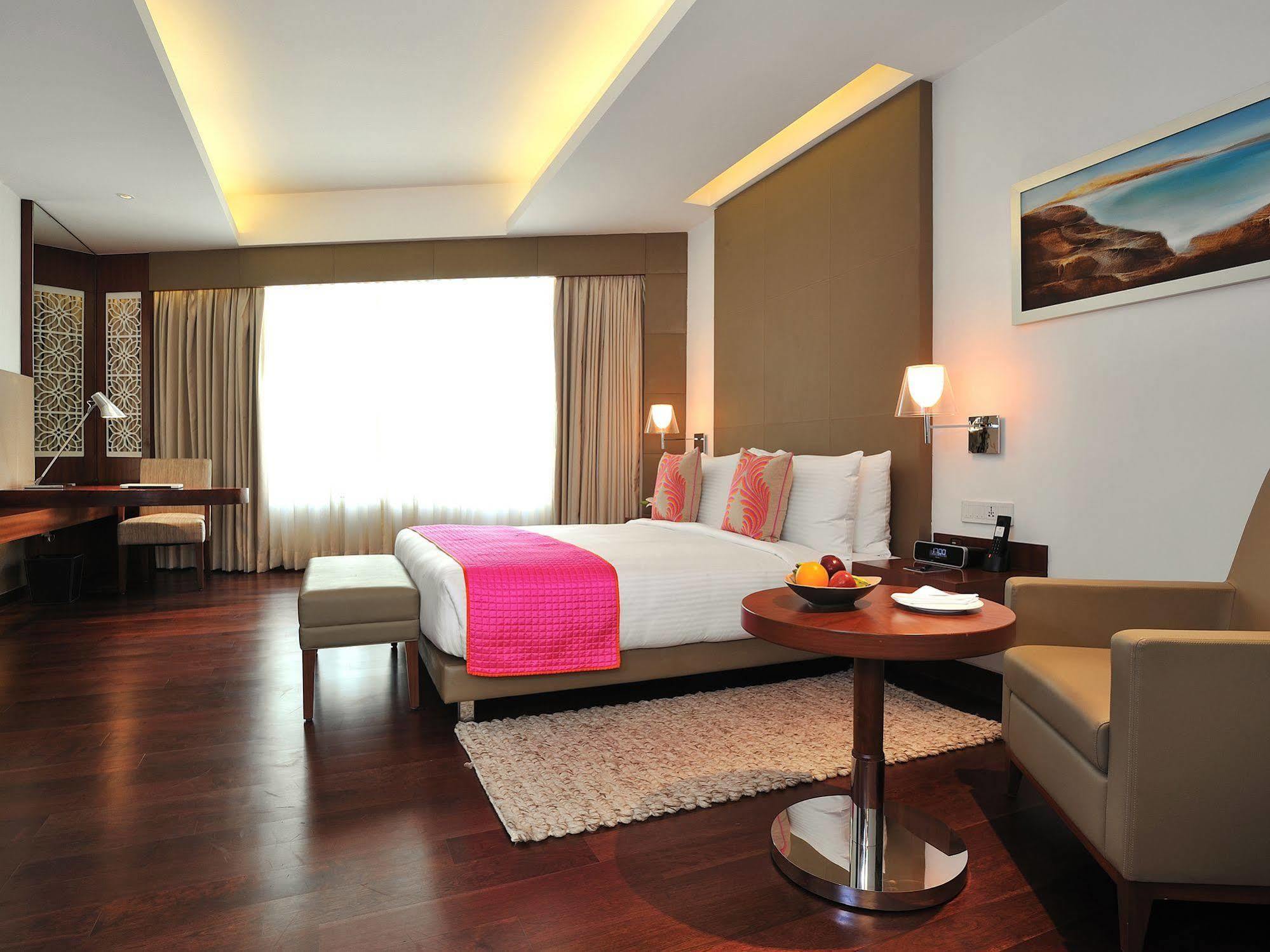 The Anya Hotel-Golf Course Road Gurgaon Exterior foto